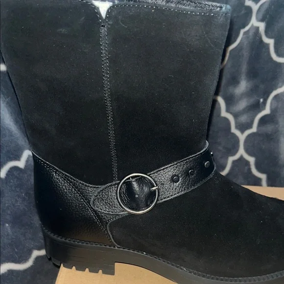 Revitalign Women's Black Ankle Booties - Picture 5 of 15